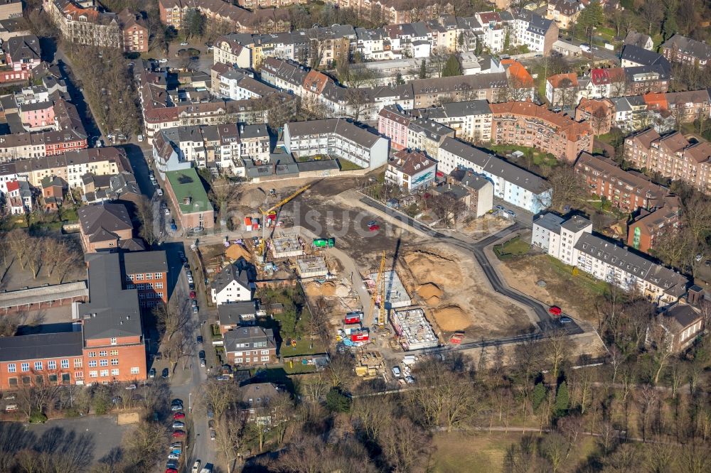 Duisburg von oben - Baustelle zum Neubau einer Mehrfamilienhaus-Wohnanlage der Aachener Siedlungs- und Wohnungsgesellschaft mbH in Duisburg im Bundesland Nordrhein-Westfalen, Deutschland