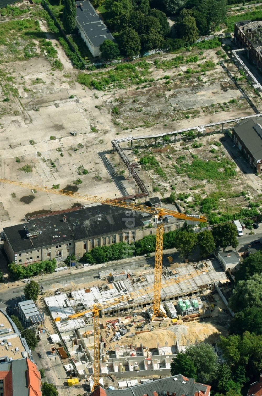 Berlin von oben - Baustelle zum Neubau einer Mehrfamilienhaus-Wohnanlage der ABW Planung und Bauleitung GmbH & Co.KG an der Flutstraße - Fließstraße in Berlin, Deutschland