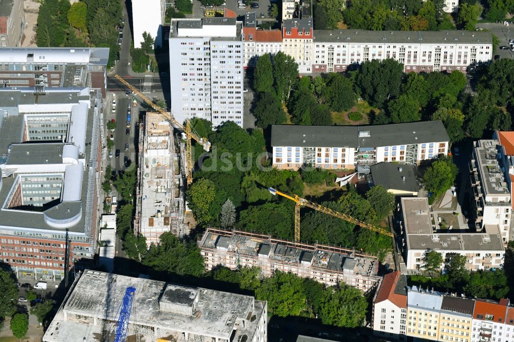 Luftbild Berlin - Baustelle zum Neubau einer Mehrfamilienhaus-Wohnanlage der ACCENTRO GmbH in Berlin, Deutschland