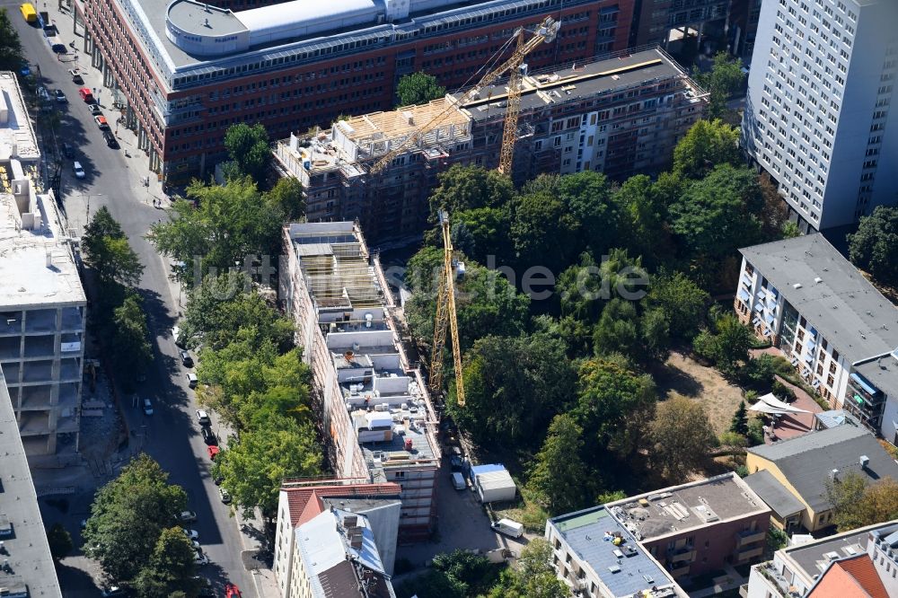 Luftaufnahme Berlin - Baustelle zum Neubau einer Mehrfamilienhaus-Wohnanlage der ACCENTRO GmbH in Berlin, Deutschland