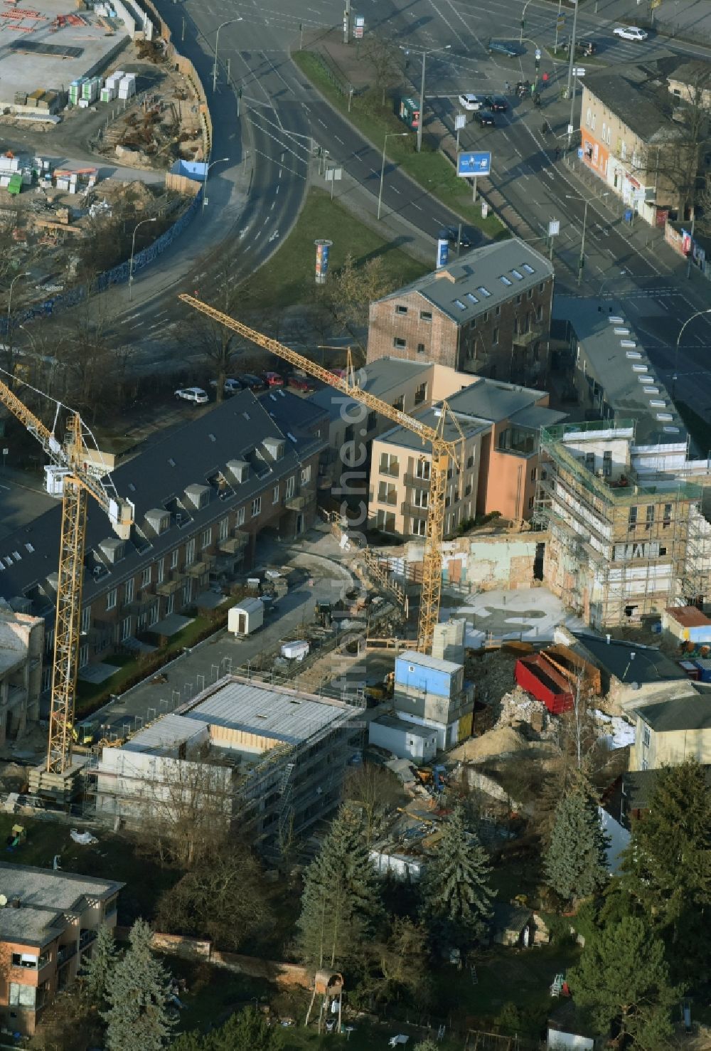 Potsdam von oben - Baustelle zum Neubau einer Mehrfamilienhaus-Wohnanlage Albert-Einstein-Straße - Heinrich-Mann-Allee in Potsdam im Bundesland Brandenburg