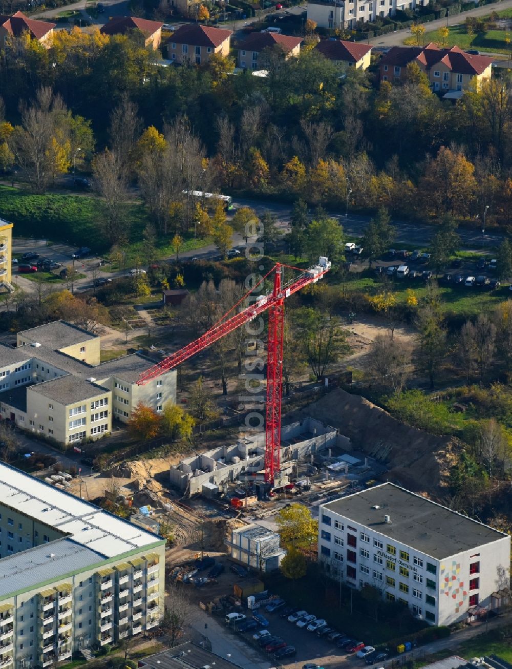 Teltow von oben - Baustelle zum Neubau einer Mehrfamilienhaus-Wohnanlage an der Albert-Wiebach-Straße in Teltow im Bundesland Brandenburg, Deutschland