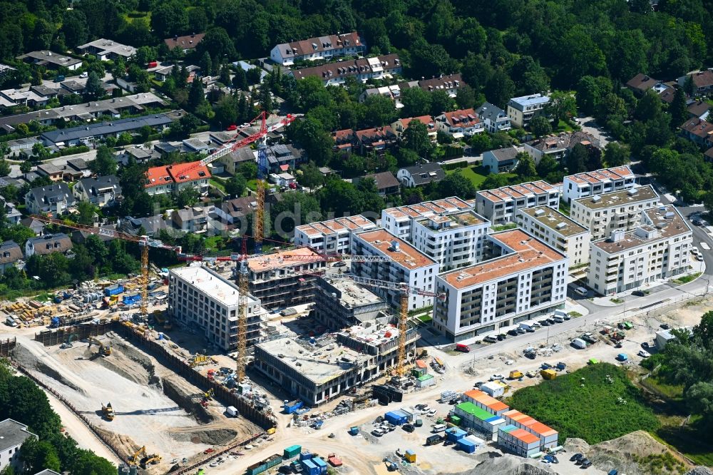 Luftaufnahme München - Baustelle zum Neubau einer Mehrfamilienhaus-Wohnanlage Alexis-Quartier SO + WA2 an der Kiewstraße - Franz-Heubl-Straße in München im Bundesland Bayern, Deutschland