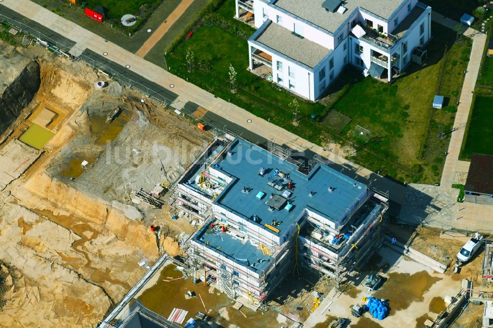 Berlin von oben - Baustelle zum Neubau der Mehrfamilienhaus-Wohnanlage ALTE GÄRTNEREI der PROJECT Immobilien Wohnen AG an der Sundgauer Straße Ecke Schlettstadter Straße in Berlin, Deutschland