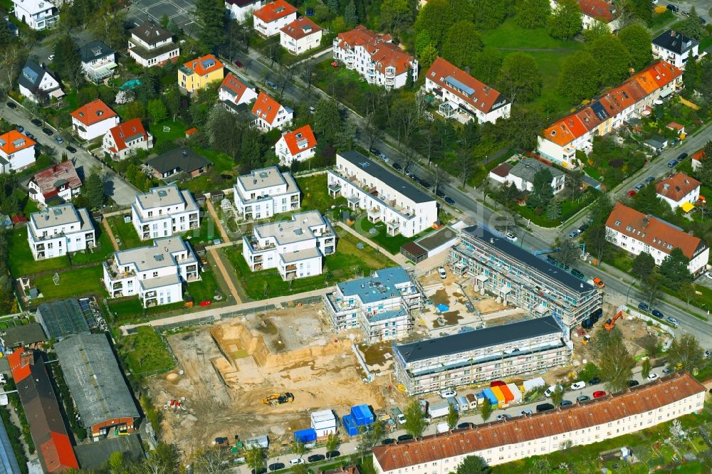 Berlin aus der Vogelperspektive: Baustelle zum Neubau der Mehrfamilienhaus-Wohnanlage ALTE GÄRTNEREI der PROJECT Immobilien Wohnen AG an der Sundgauer Straße Ecke Schlettstadter Straße in Berlin, Deutschland