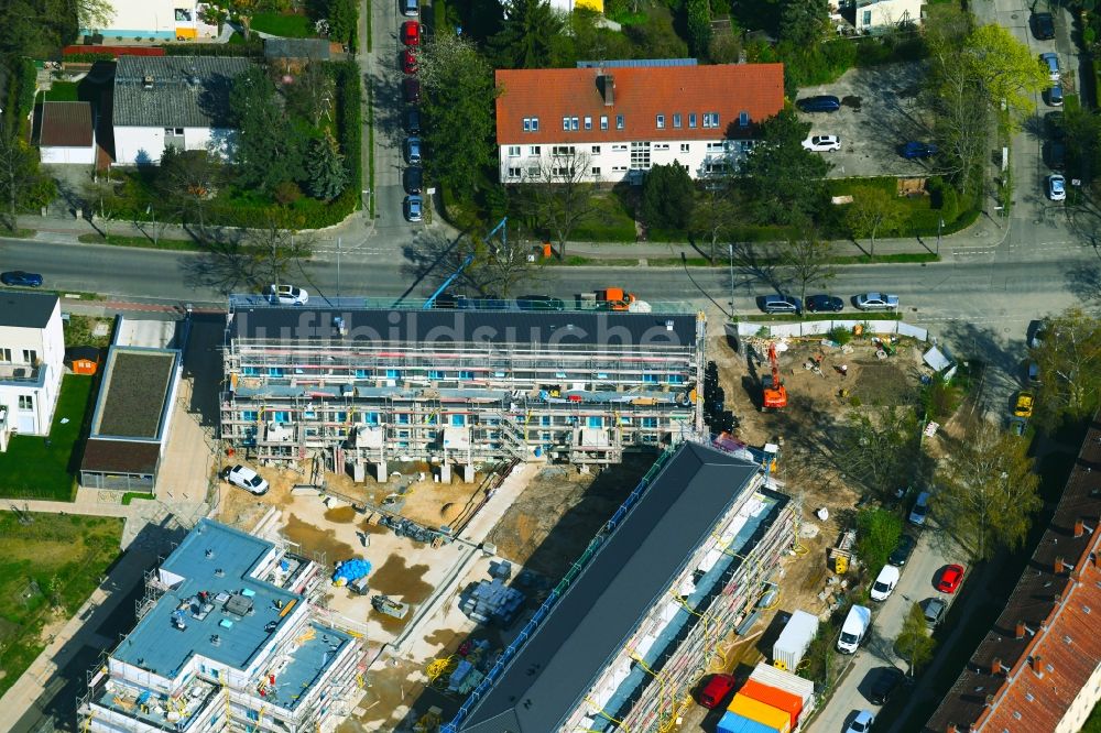 Berlin von oben - Baustelle zum Neubau der Mehrfamilienhaus-Wohnanlage ALTE GÄRTNEREI der PROJECT Immobilien Wohnen AG an der Sundgauer Straße Ecke Schlettstadter Straße in Berlin, Deutschland