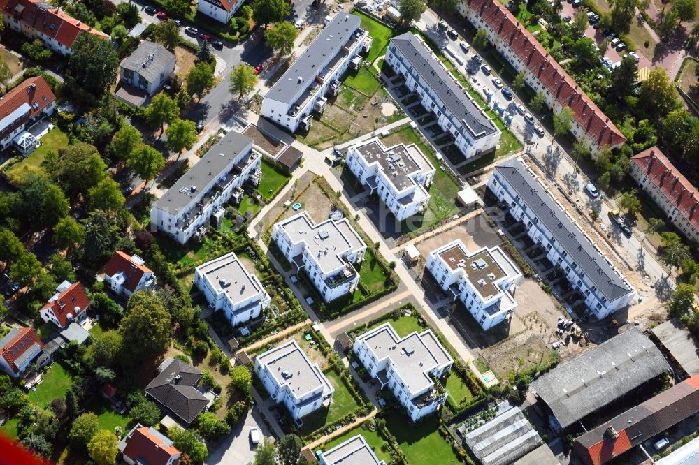 Berlin von oben - Baustelle zum Neubau der Mehrfamilienhaus-Wohnanlage ALTE GÄRTNEREI der PROJECT Immobilien Wohnen AG an der Sundgauer Straße Ecke Schlettstadter Straße in Berlin, Deutschland