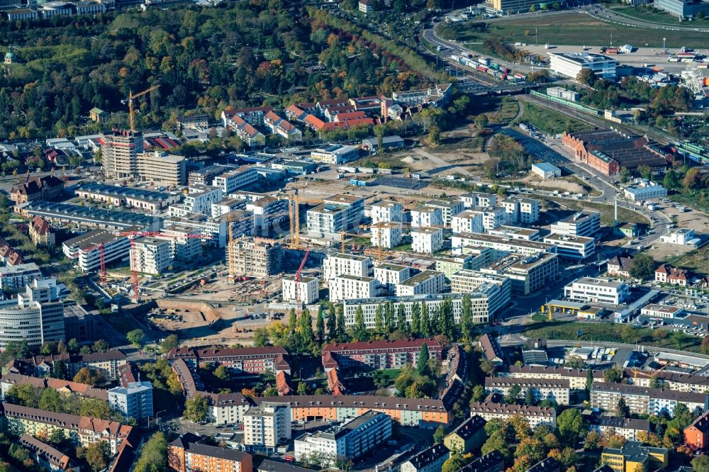 Luftbild Freiburg im Breisgau - Baustelle zum Neubau einer Mehrfamilienhaus-Wohnanlage Alter Güterbahnhof in Freiburg im Breisgau im Bundesland Baden-Württemberg, Deutschland