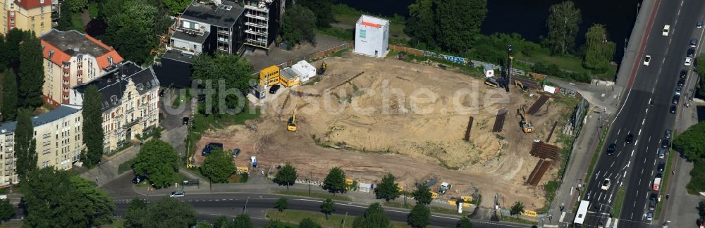 Berlin aus der Vogelperspektive: Baustelle zum Neubau einer Mehrfamilienhaus-Wohnanlage Altonaer Straße - Bachstraße in Berlin