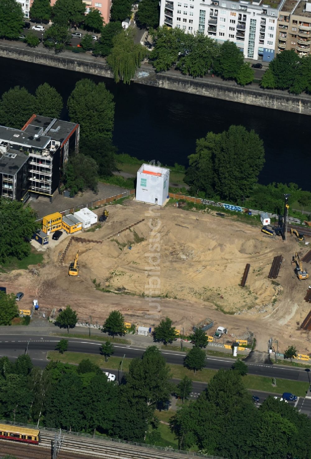 Luftbild Berlin - Baustelle zum Neubau einer Mehrfamilienhaus-Wohnanlage Altonaer Straße - Bachstraße in Berlin