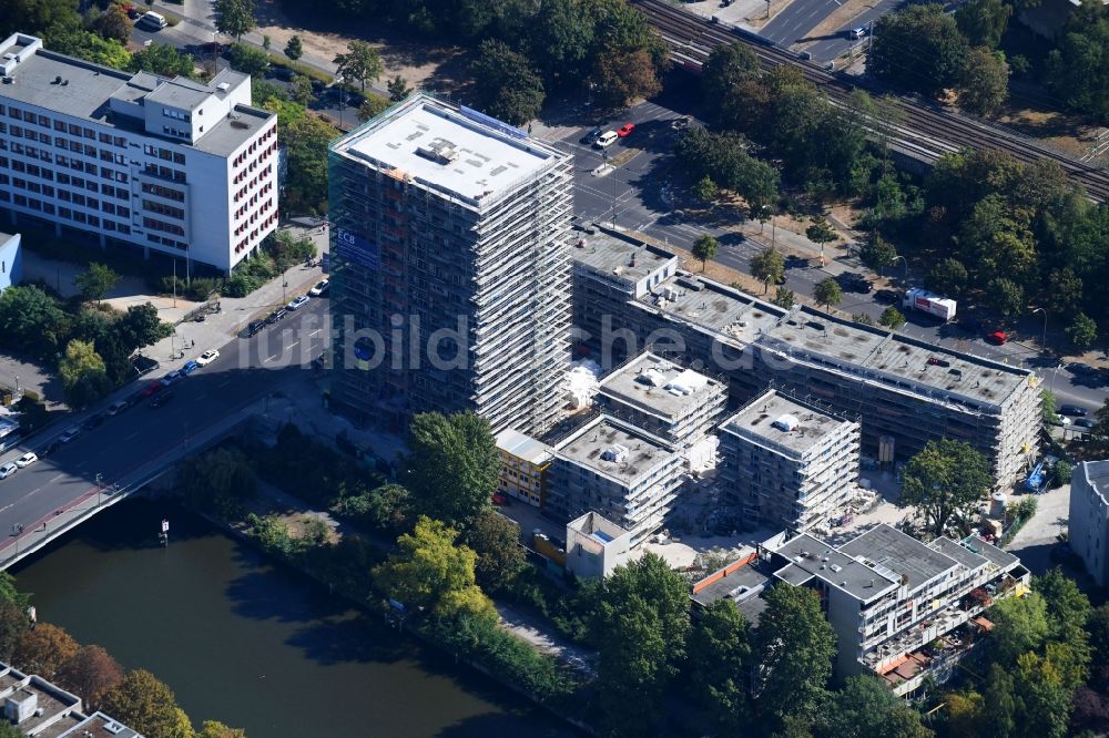 Berlin aus der Vogelperspektive: Baustelle zum Neubau einer Mehrfamilienhaus-Wohnanlage Altonaer Straße - Bachstraße in Berlin