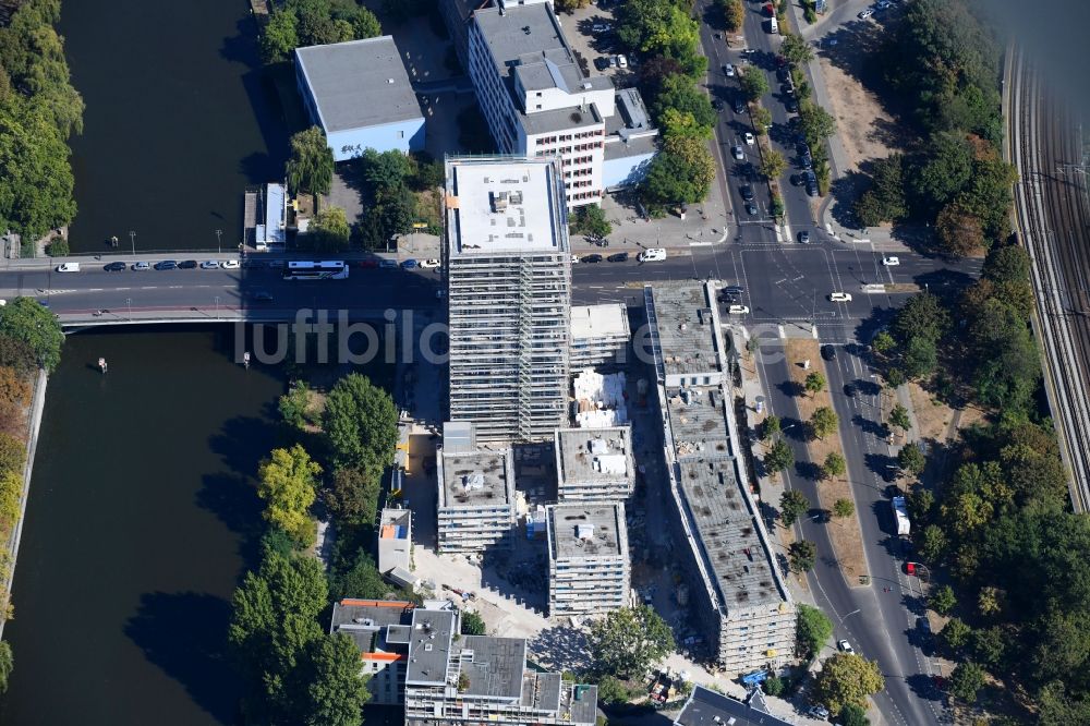 Berlin aus der Vogelperspektive: Baustelle zum Neubau einer Mehrfamilienhaus-Wohnanlage Altonaer Straße - Bachstraße in Berlin