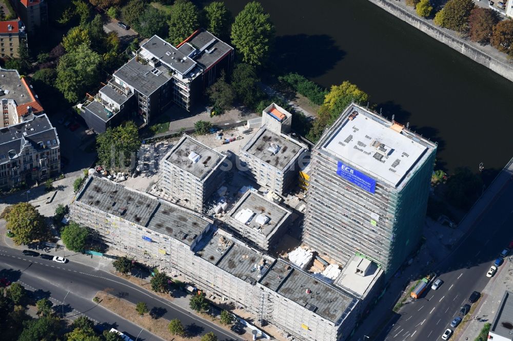 Berlin aus der Vogelperspektive: Baustelle zum Neubau einer Mehrfamilienhaus-Wohnanlage Altonaer Straße - Bachstraße in Berlin