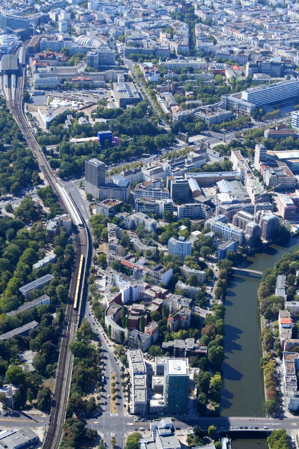 Luftbild Berlin - Baustelle zum Neubau einer Mehrfamilienhaus-Wohnanlage Altonaer Straße - Bachstraße in Berlin