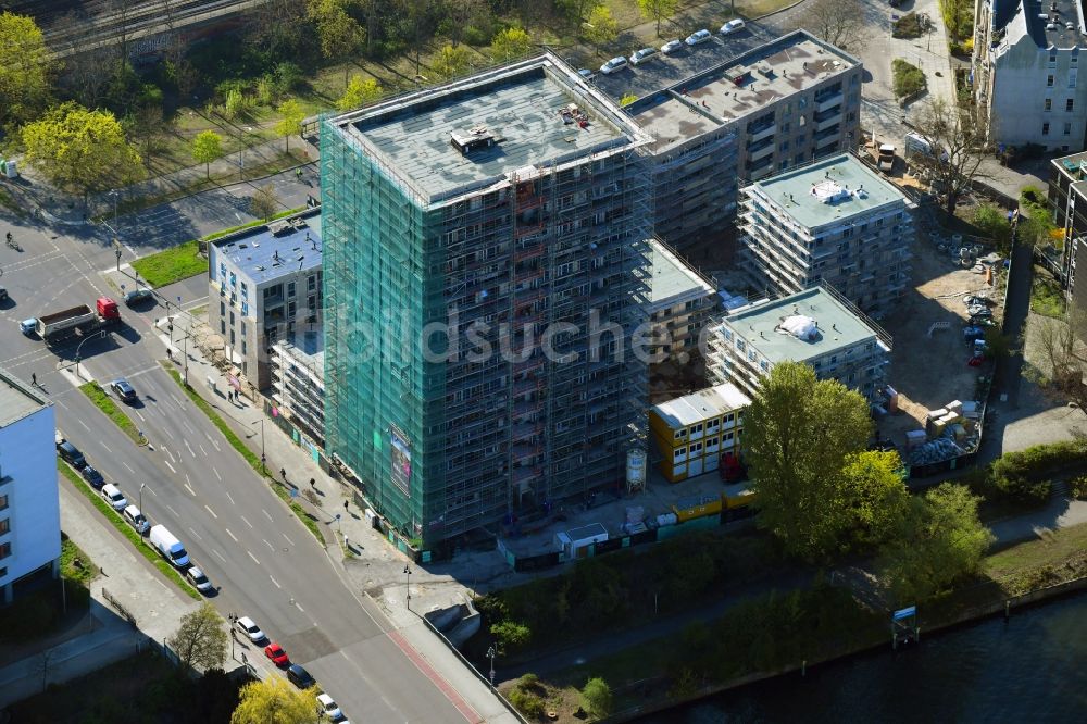 Berlin aus der Vogelperspektive: Baustelle zum Neubau einer Mehrfamilienhaus-Wohnanlage Altonaer Straße - Bachstraße in Berlin