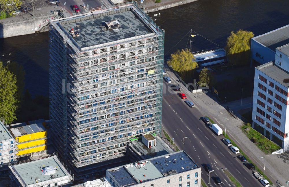 Berlin von oben - Baustelle zum Neubau einer Mehrfamilienhaus-Wohnanlage Altonaer Straße - Bachstraße in Berlin