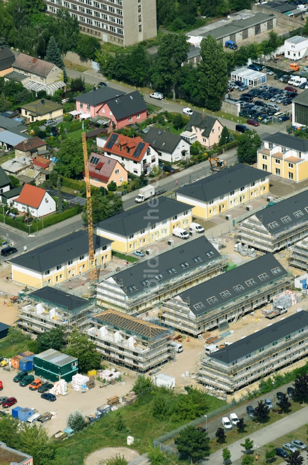 Luftaufnahme Berlin - Baustelle zum Neubau einer Mehrfamilienhaus-Wohnanlage dem Arendscarree “ am Arendsweg im Ortsteil Lichtenberg in Berlin, Deutschland