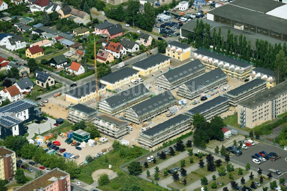 Berlin von oben - Baustelle zum Neubau einer Mehrfamilienhaus-Wohnanlage dem Arendscarree “ am Arendsweg im Ortsteil Lichtenberg in Berlin, Deutschland