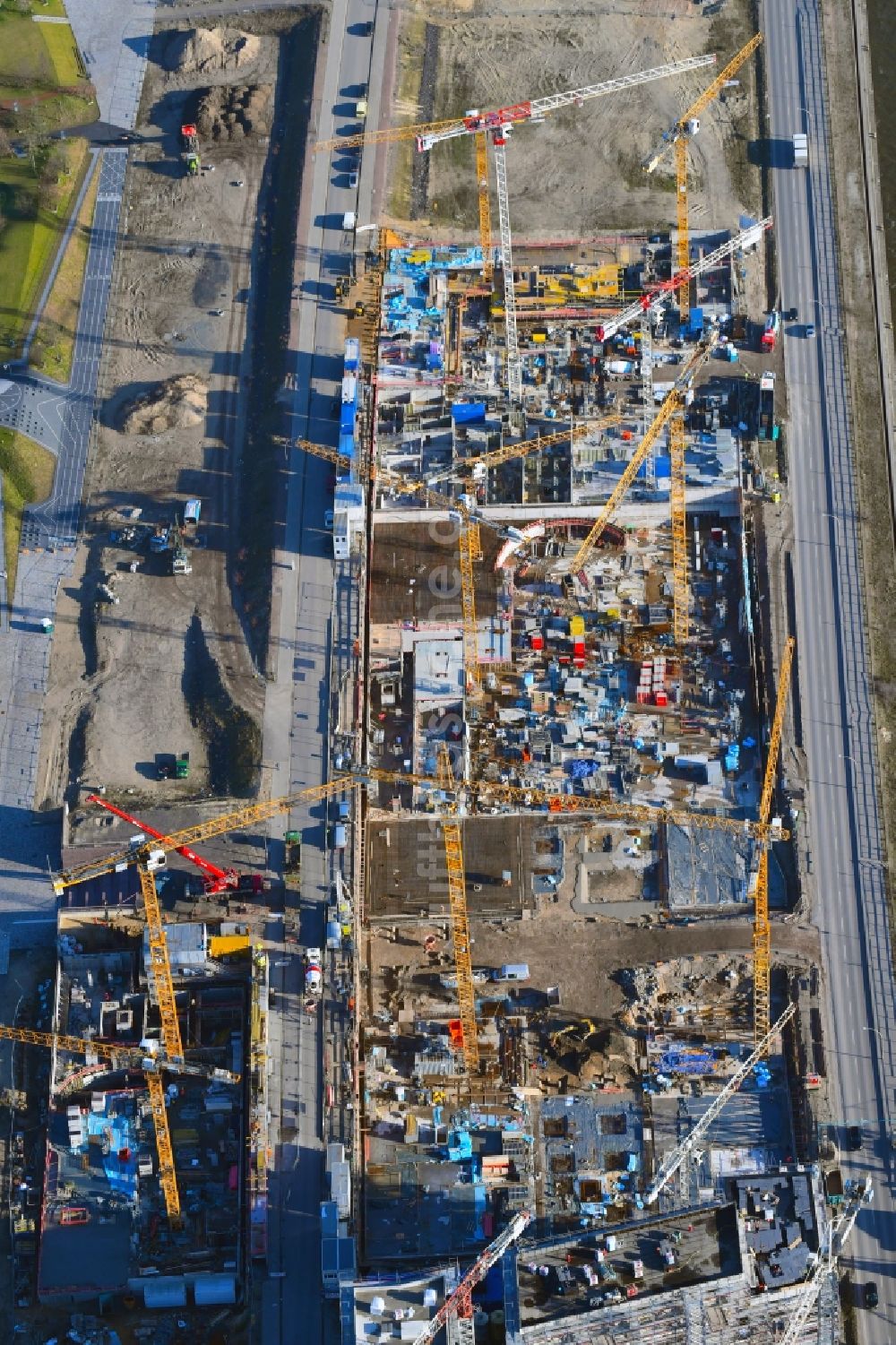 Hamburg aus der Vogelperspektive: Baustelle zum Neubau einer Mehrfamilienhaus-Wohnanlage an der Baakenallee im Ortsteil HafenCity in Hamburg, Deutschland