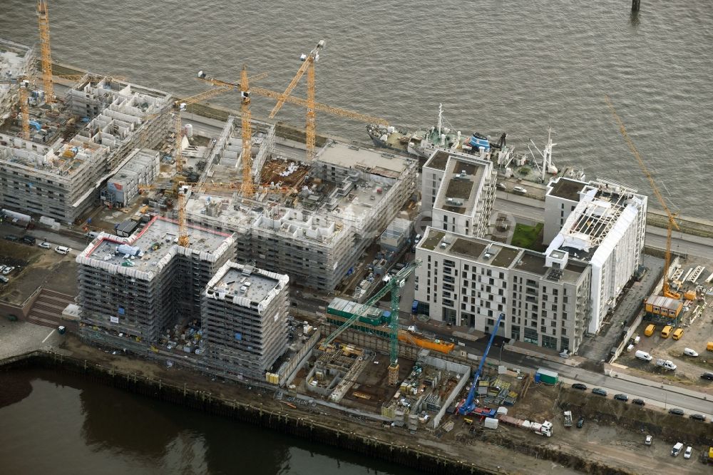 Hamburg von oben - Baustelle zum Neubau einer Mehrfamilienhaus-Wohnanlage an der Baakenallee im Ortsteil HafenCity in Hamburg, Deutschland