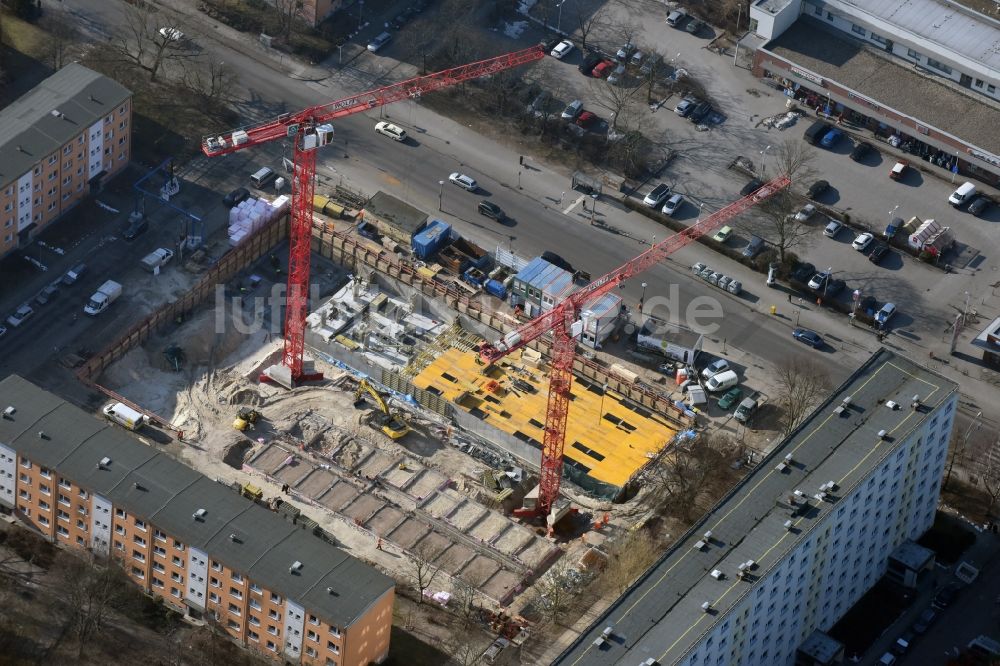 Luftbild Berlin - Baustelle zum Neubau einer Mehrfamilienhaus-Wohnanlage Balatonstraße Ecke Volkradstraße im Ortsteil Friedrichsfelde in Berlin