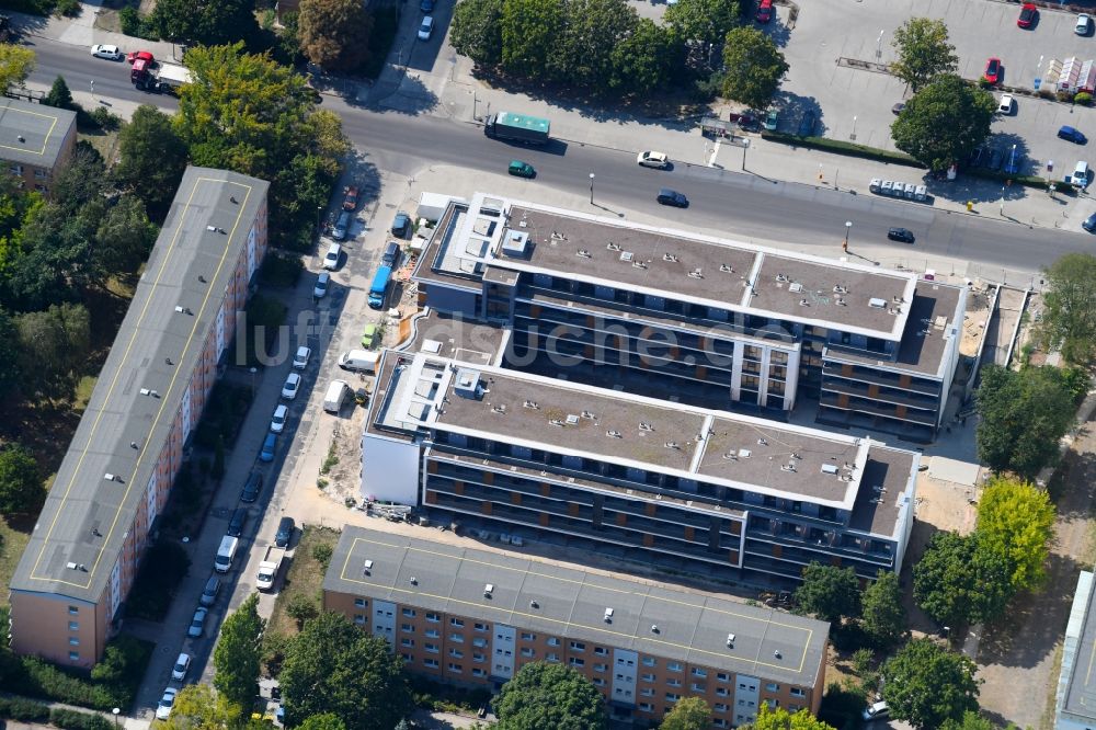 Luftbild Berlin - Baustelle zum Neubau einer Mehrfamilienhaus-Wohnanlage Balatonstraße Ecke Volkradstraße im Ortsteil Friedrichsfelde in Berlin