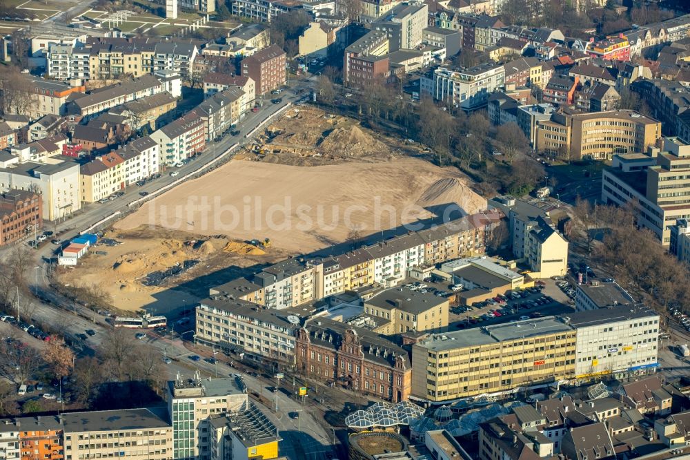 Duisburg aus der Vogelperspektive: Baustelle zum Neubau einer Mehrfamilienhaus-Wohnanlage an der Baufläche Gutenbergstraße - Oberstraße im Ortsteil Altstadt in Duisburg im Bundesland Nordrhein-Westfalen