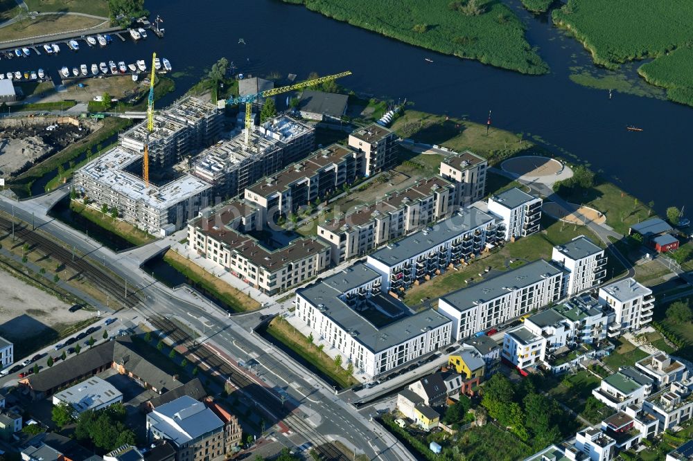 Luftbild Rostock - Baustelle zum Neubau einer Mehrfamilienhaus-Wohnanlage der Baugenossenschaft Neptun e.G. in Rostock im Bundesland Mecklenburg-Vorpommern, Deutschland