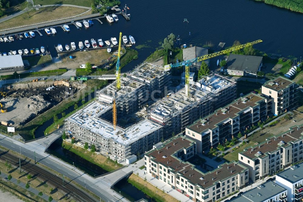 Luftaufnahme Rostock - Baustelle zum Neubau einer Mehrfamilienhaus-Wohnanlage der Baugenossenschaft Neptun e.G. in Rostock im Bundesland Mecklenburg-Vorpommern, Deutschland