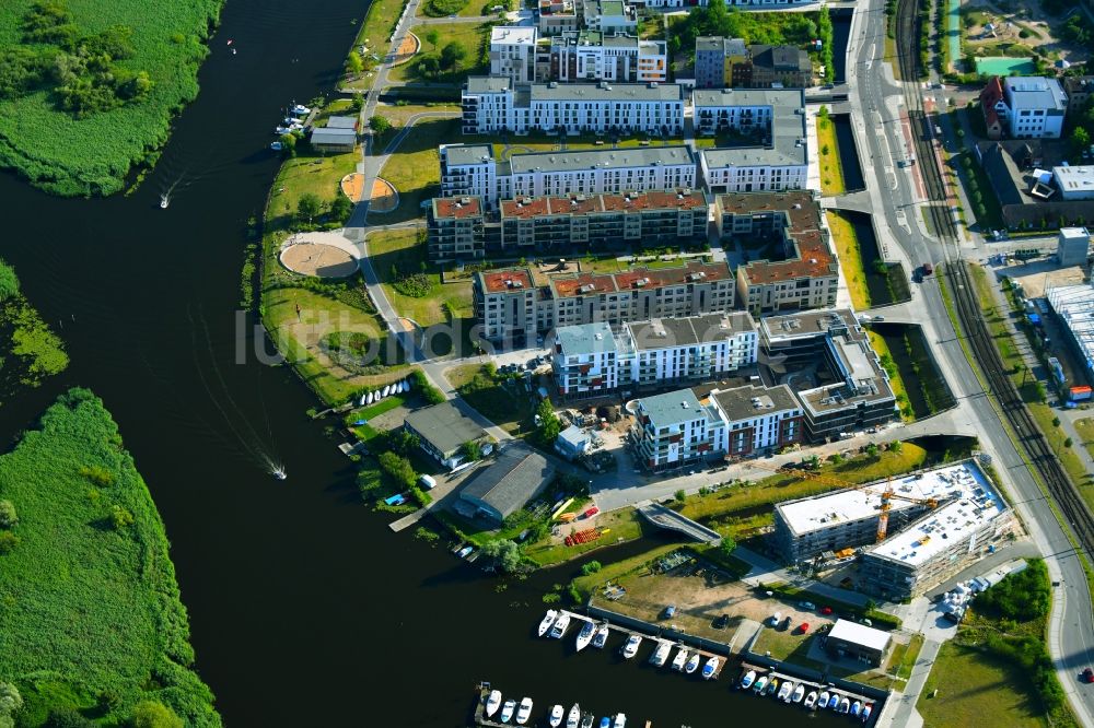 Rostock von oben - Baustelle zum Neubau einer Mehrfamilienhaus-Wohnanlage der Baugenossenschaft Neptun e.G. in Rostock im Bundesland Mecklenburg-Vorpommern, Deutschland