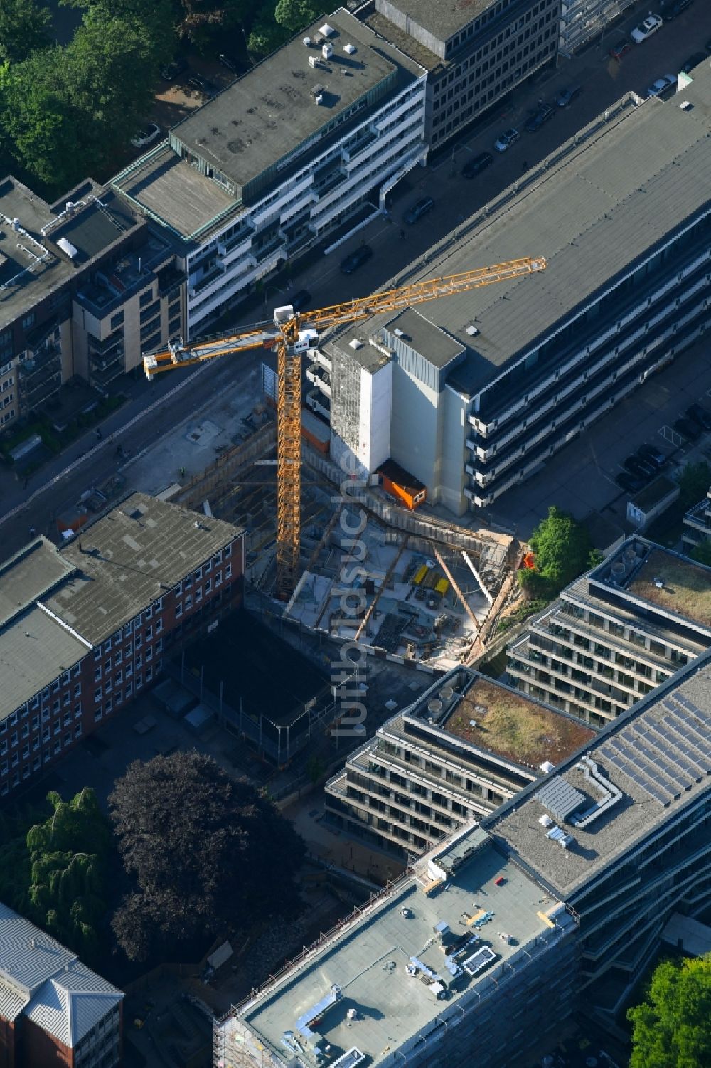 Luftaufnahme Hamburg - Baustelle zum Neubau einer Mehrfamilienhaus-Wohnanlage der Bauplan Nord GmbH & Co. KG an der Warburgstraße in Hamburg, Deutschland