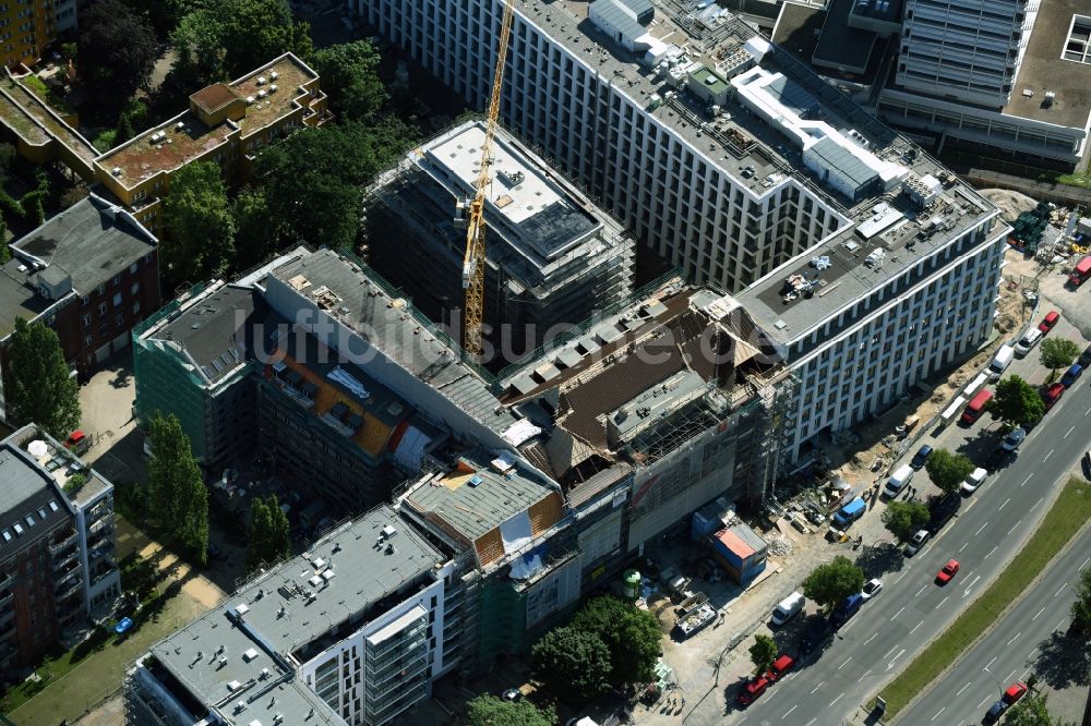 Luftbild Berlin - Baustelle zum Neubau einer Mehrfamilienhaus-Wohnanlage des Bauträgers CG Gruppe AG in Berlin