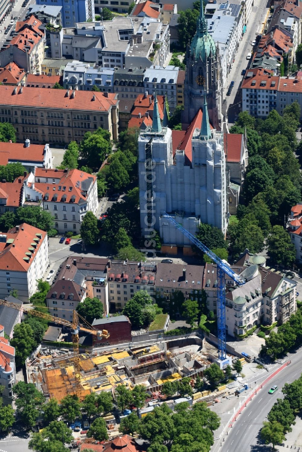 München von oben - Baustelle zum Neubau einer Mehrfamilienhaus-Wohnanlage am Bavariaring im Ortsteil Ludwigsvorstadt-Isarvorstadt in München im Bundesland Bayern, Deutschland