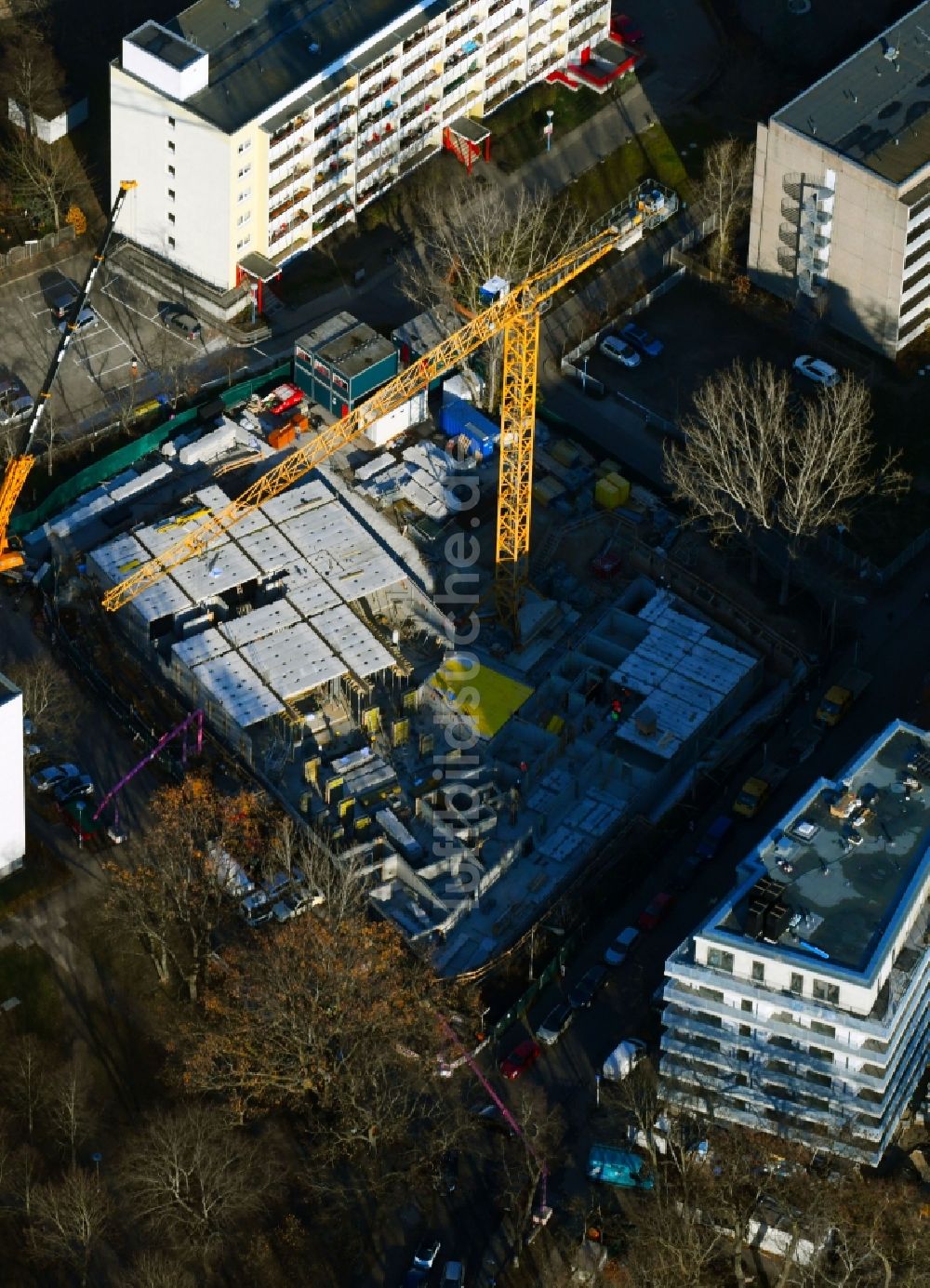 Luftaufnahme Berlin - Baustelle zum Neubau einer Mehrfamilienhaus-Wohnanlage der Belle Époque Gesellschaft für behutsame Stadterneuerung mbH in Berlin, Deutschland