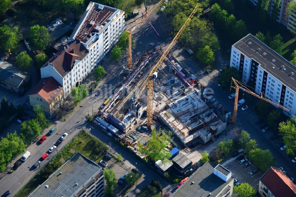 Luftaufnahme Berlin - Baustelle zum Neubau einer Mehrfamilienhaus-Wohnanlage der Belle Époque Gesellschaft für behutsame Stadterneuerung mbH in Berlin, Deutschland