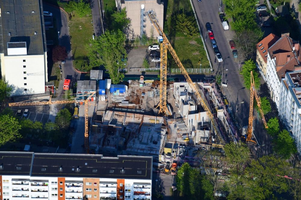 Berlin aus der Vogelperspektive: Baustelle zum Neubau einer Mehrfamilienhaus-Wohnanlage der Belle Époque Gesellschaft für behutsame Stadterneuerung mbH in Berlin, Deutschland