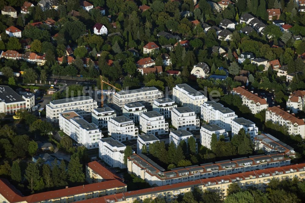 Luftaufnahme Berlin - Baustelle zum Neubau einer Mehrfamilienhaus-Wohnanlage in Berlin