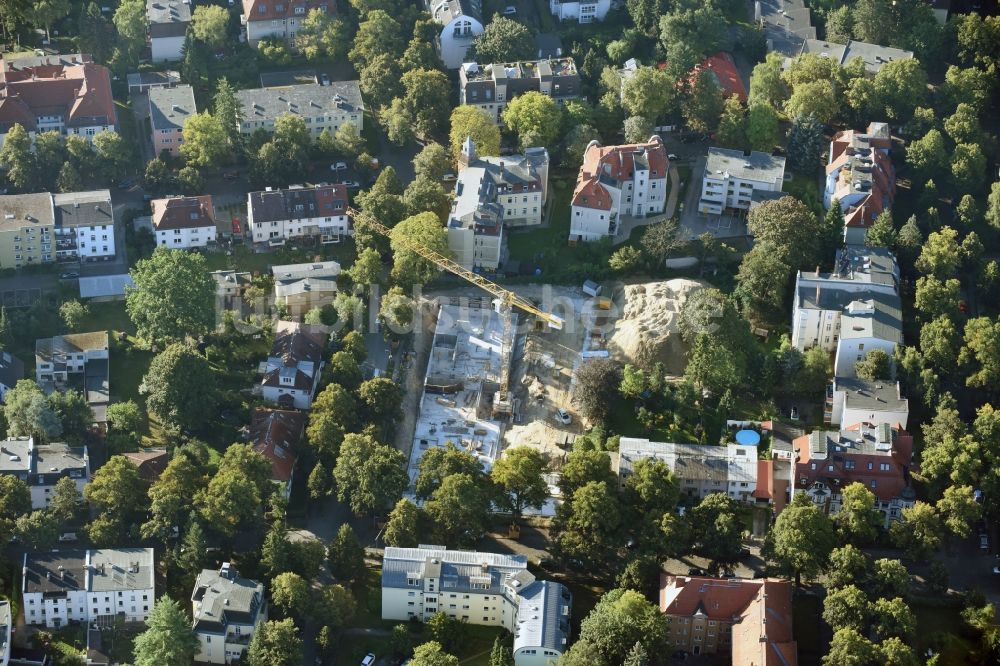 Berlin aus der Vogelperspektive: Baustelle zum Neubau einer Mehrfamilienhaus-Wohnanlage in Berlin