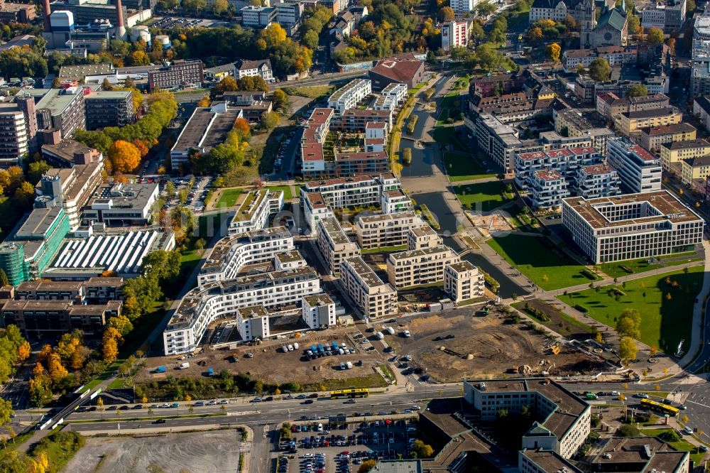 Essen von oben - Baustelle zum Neubau einer Mehrfamilienhaus-Wohnanlage am Berliner Platz in der Grünen Mitte in Essen im Bundesland Nordrhein-Westfalen