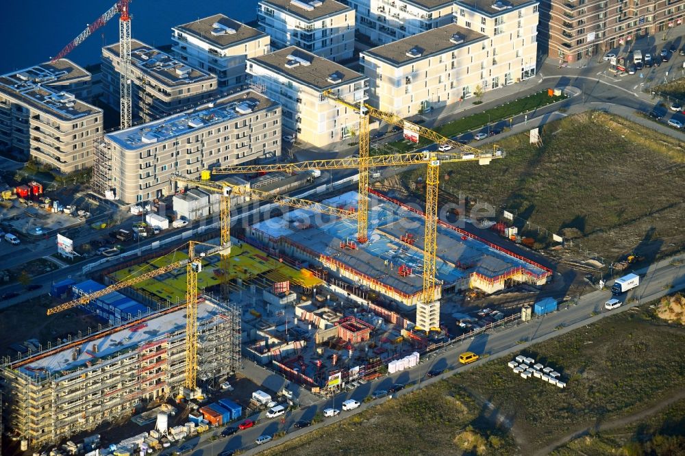 Bremen aus der Vogelperspektive: Baustelle zum Neubau einer Mehrfamilienhaus-Wohnanlage BlauHaus der GEWOBA in Bremen, Deutschland