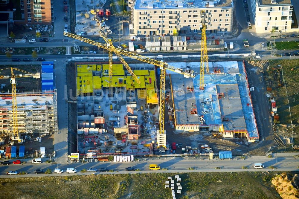 Luftaufnahme Bremen - Baustelle zum Neubau einer Mehrfamilienhaus-Wohnanlage BlauHaus der GEWOBA in Bremen, Deutschland