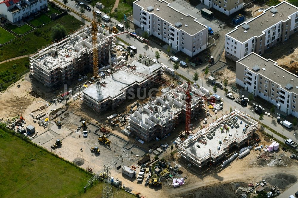 Schönefeld von oben - Baustelle zum Neubau einer Mehrfamilienhaus-Wohnanlage der Bonava Deutschland GmbH in Schönefeld im Bundesland Brandenburg, Deutschland