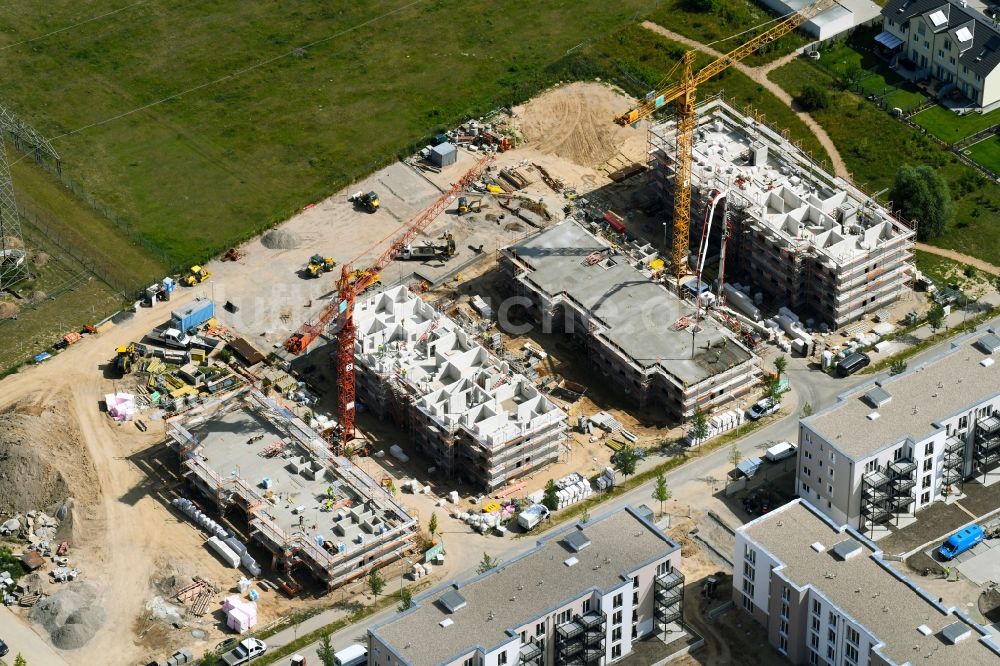 Schönefeld aus der Vogelperspektive: Baustelle zum Neubau einer Mehrfamilienhaus-Wohnanlage der Bonava Deutschland GmbH in Schönefeld im Bundesland Brandenburg, Deutschland