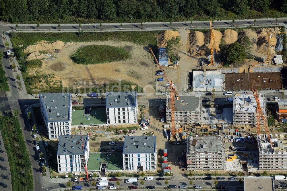 Potsdam von oben - Baustelle zum Neubau einer Mehrfamilienhaus-Wohnanlage - Bornstedter Feld in Potsdam im Bundesland Brandenburg