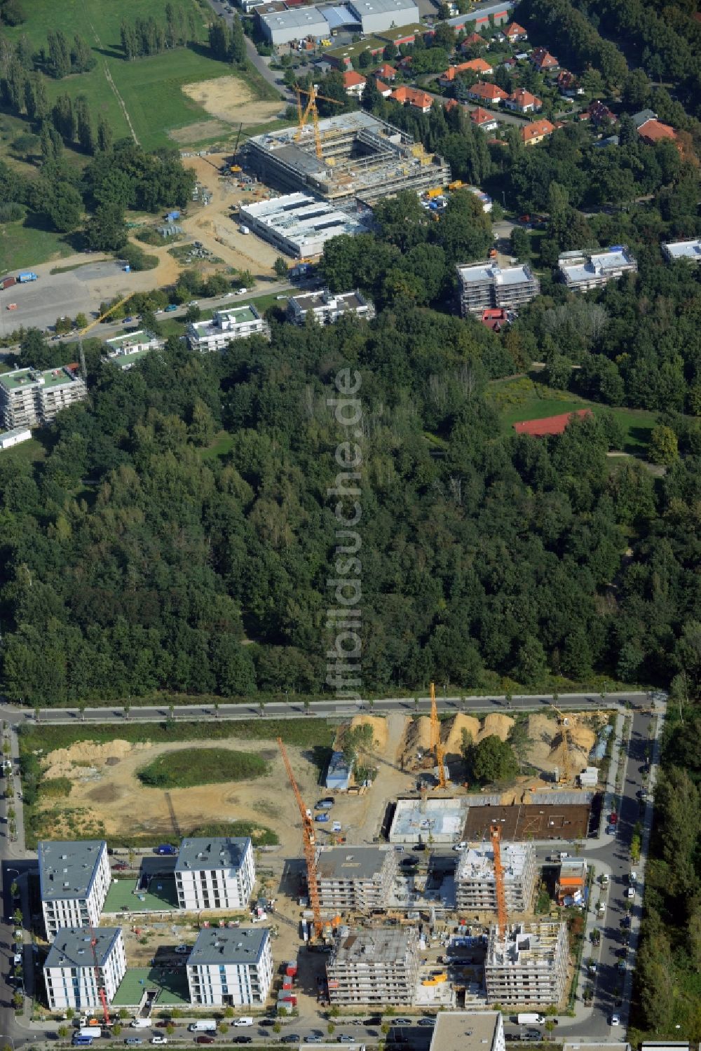 Luftbild Potsdam - Baustelle zum Neubau einer Mehrfamilienhaus-Wohnanlage - Bornstedter Feld in Potsdam im Bundesland Brandenburg