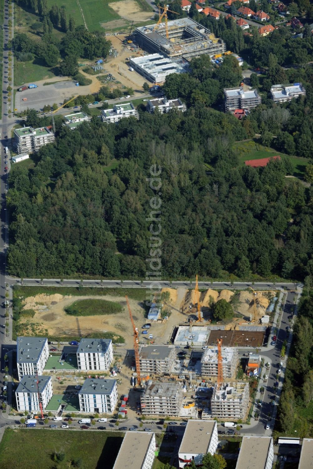 Luftaufnahme Potsdam - Baustelle zum Neubau einer Mehrfamilienhaus-Wohnanlage - Bornstedter Feld in Potsdam im Bundesland Brandenburg