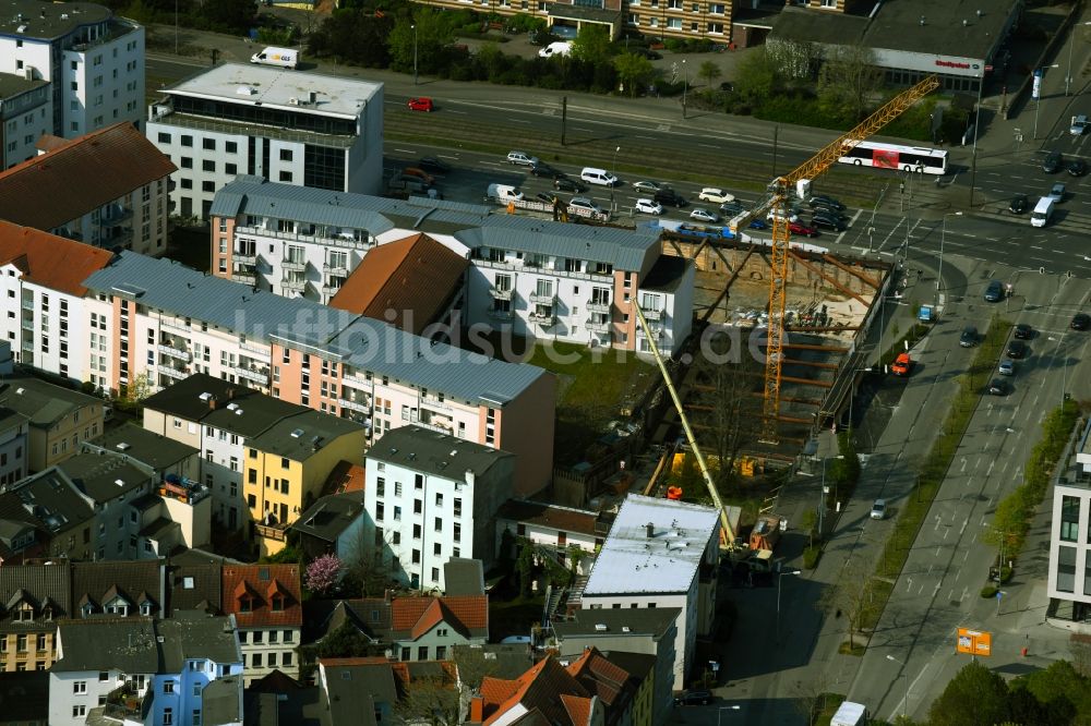 Luftaufnahme Rostock - Baustelle zum Neubau einer Mehrfamilienhaus-Wohnanlage der Bouwfonds IM Deutschland GmbH in Rostock im Bundesland Mecklenburg-Vorpommern, Deutschland