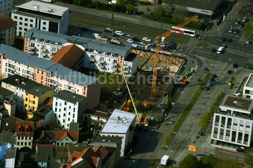 Rostock von oben - Baustelle zum Neubau einer Mehrfamilienhaus-Wohnanlage der Bouwfonds IM Deutschland GmbH in Rostock im Bundesland Mecklenburg-Vorpommern, Deutschland