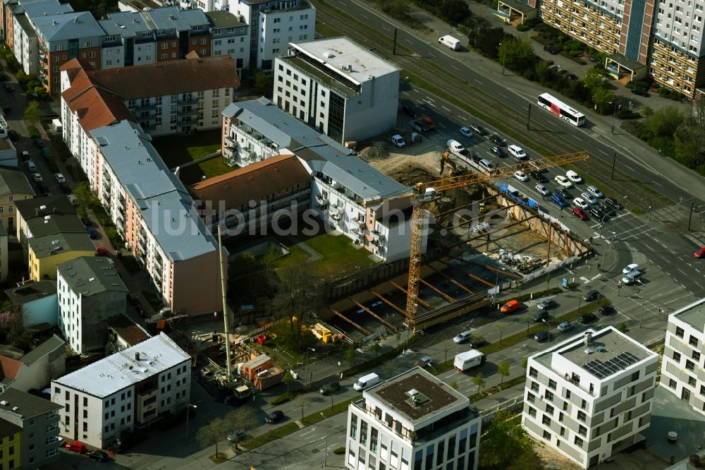 Rostock von oben - Baustelle zum Neubau einer Mehrfamilienhaus-Wohnanlage der Bouwfonds IM Deutschland GmbH in Rostock im Bundesland Mecklenburg-Vorpommern, Deutschland