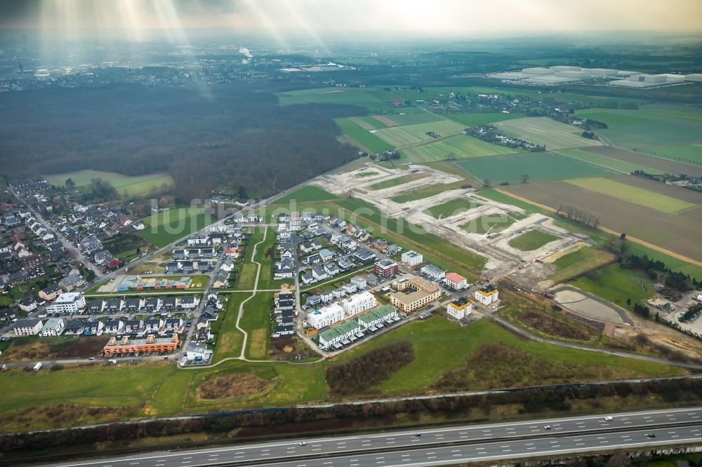 Brechten von oben - Baustelle zum Neubau einer Mehrfamilienhaus-Wohnanlage Brechtener Heide in Brechten im Bundesland Nordrhein-Westfalen, Deutschland